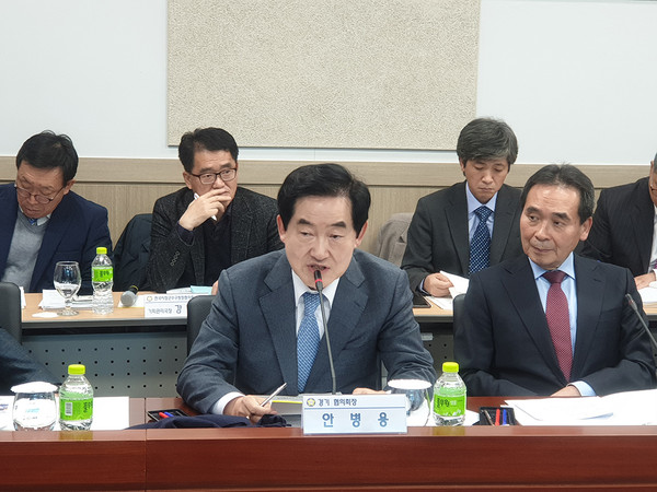 경기도시장·군수협의회 안병용 회장은 지난 15일 순창군 순창건강장수연구소에서 열린 ‘전국시장·군수·구청장협의회 민선7기 2차년도 제4차 공동회장단회의’에 참석했다. (사진제공=의정부시청)