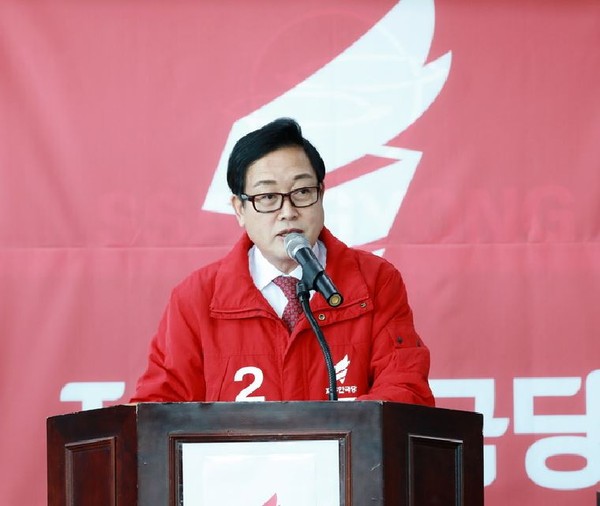 김선교 예비후보는 20일 오전 양평에서, 오후에는 여주에서 여주·양평 선거구 총선 출마를 선언하는 회견을 잇따라 갖고 ‘지역발전에 밑거름이 되겠다’며 공식 출마를 선언했다. (사진제공=김선교 예비후보 사무실)
