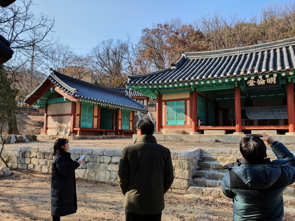 고양시는 동절기를 대비해 관내 소재한 문화재의 안전 점검을 하고 있다. (사진제공=고양시청)
