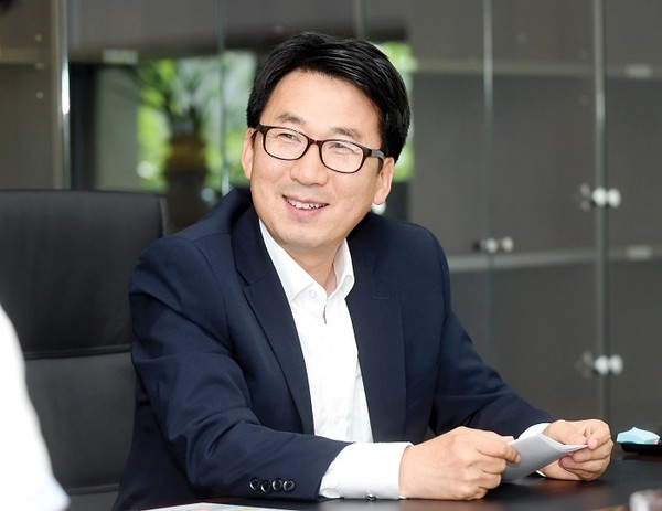 최종환 파주시장은 오는 29일 법원읍을 시작으로 내달 7일까지 7일간 경자년 ‘새해 우리 마을 활력 찾기 프로젝트’ 일환으로 ‘2020년 시민에게 듣다’라는 프로그램을 진행한다. 사진은 최종환 파주시장. (사진제공=파주시청)
