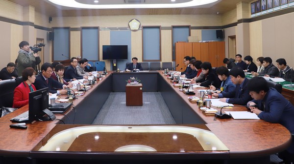 평택시의회는 지난 21일 평택시의회 3층 간담회장에서 2020년 첫 의원간담회를 개최했다. (사진제공=평택시의회)