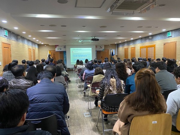 오산시가  오는 4월 15일 실시하는 제21대 국회의원 선거를 앞두고 시청 2층 물향기실에서 소속 공직자를 대상으로 공직선거법 교육을 진행하고 있다.(사진제공=오산시청)