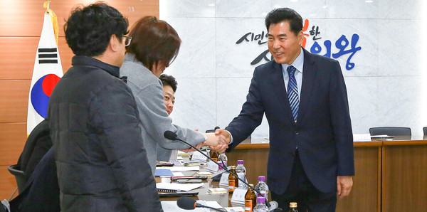 의왕시는 지난 20일 시청 소회의실에서 의왕시 청년정책 5개년(2020~2024) 기본계획 수립을 위한 연구용역 최종보고회를 개최했다. (사진제공=의왕시청)