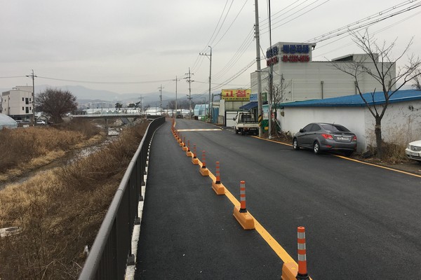 경기도는 입주민 불편 해결을 위한 '입주지원협의회'를 올해 도내 14개 택지지구에서 운영한다고 밝혔다. 사진은 작년 해결사항 중 성남 고등지구 자전거 통행로 연장설치. (사진=경기도 제공)