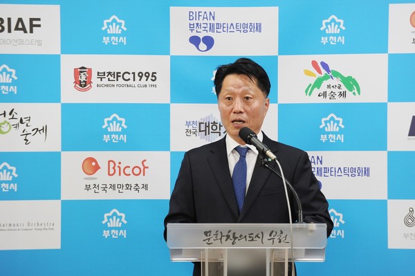 장덕천 부천시장이 지난 22일 오전 기자회견을 열고 올해 목표인 ‘새로운 성장’으로 도약하는 한 해를 만들기 위한 4대 핵심정책을 발표했다. (사진제공=부천시청)