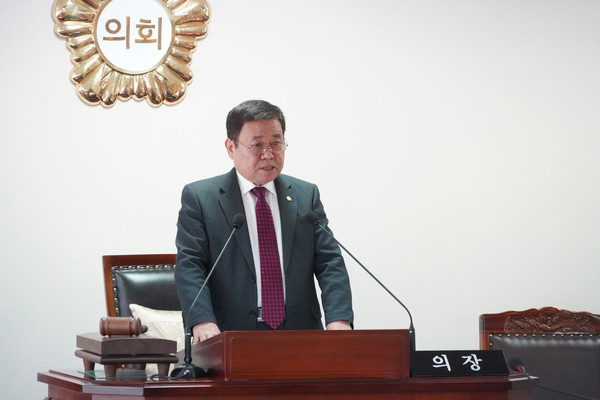 강화군의회는 지난 28일 유천호 군수를 비롯한 국·과·소장이 참석한 가운데 3일간의 일정으로 2020년 새해 첫 임시회를 개회했다. (사진제공=강화군의회)