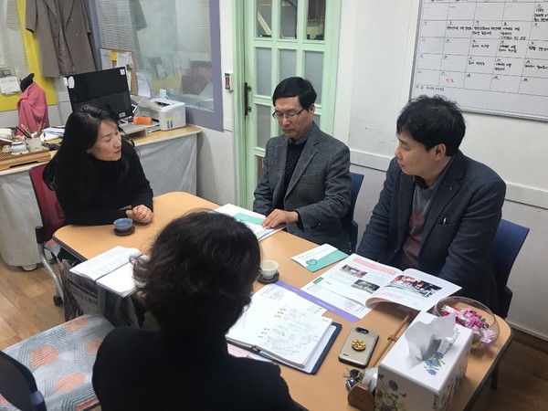 광명시는 지난 13일 실시한 조직개편으로 종합사회복지관 업무를 노인복지과에서 복지정책과로 이관하고, 시민들을 위한 복지사업 추진에 광명시-동 행정복지센터-종합사회복지관이 적극 협력해 나가기로 했다. (사진제공=광명시청)