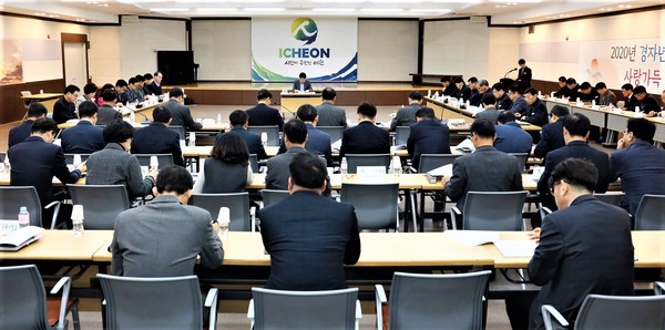 이천시는 지난 29일 2021년 국도비 예산 확보를 위한 핵심사업 보고회를 개최하고 본격적인 국․도비 확보 체제에 돌입했다. (사진제공=이천시청)