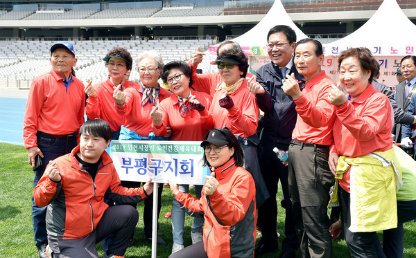 서구 아시아드주경기장에서 열린 2019 인천시장기 노인건강체육대회 (사진제공=인천시청)