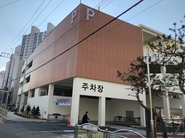 양주시는 양주체육복지센터 인근에 주차타워 건립을 완료하고 2월 한달 간 무료 개방한다. (사진제공=양주시청)