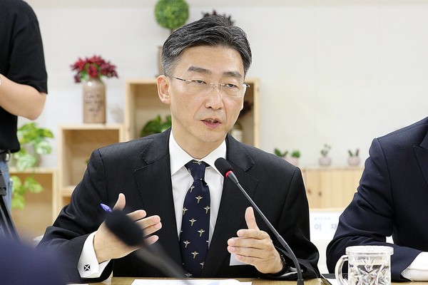 이국종 교수가 아주대병원 경기남부 권역외상센터장직에서 물러났다. (사진=경기도 제공)
