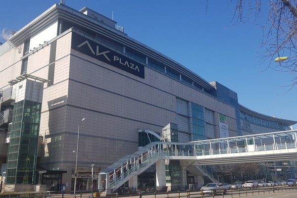 AK플라자 수원점이 우한 폐렴 확진자 배우자가 근무한 것으로 알려지며 방문객이 큰 폭으로 줄었다. (사진=장민호 기자)