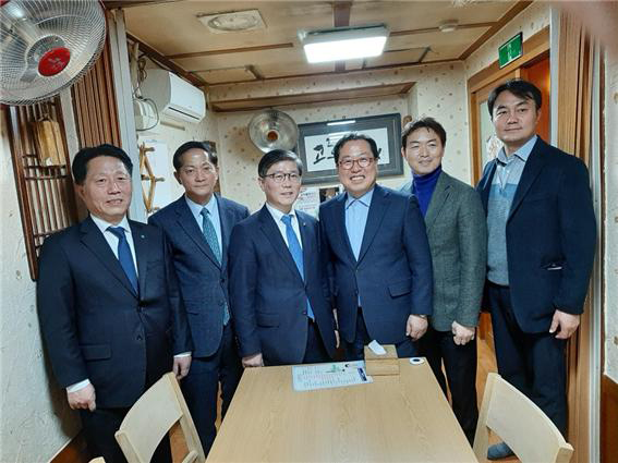 김상호 시장(오른쪽 첫번째) 등 3기 신도시 단체장 7차 회의. (사진제공=하남시청)