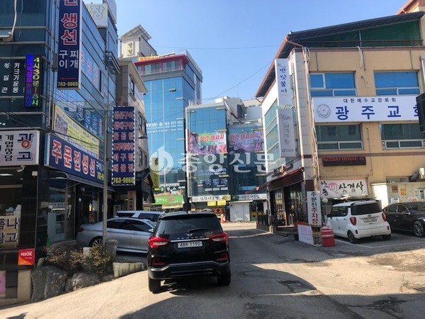 광주시는 신종 코로나바이러스 발생 이후 각종 행사·축제 등의 취소와 소비심리 위축에 따른 관내 골목상권을 활성화하기 위해 구내식당 운영방침을 변경할 계획이라고 10일 밝혔다. (사진제공=광주시청)