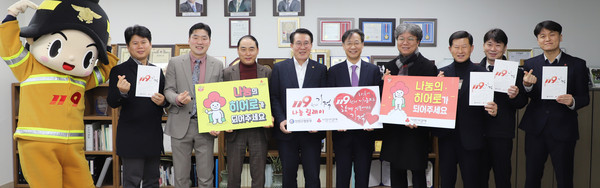 유동수 국회의원을 비롯해 계양구를 지역구로 두고 있는 시의원·구의원들이 인천소방본부가 추진하고 있는 기부 프로젝트‘119원의 기적’에 동참했다. (사진제공=인천소방본부)
