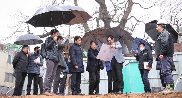 이재현 서구청장을 비롯해 해외 비교시찰 참가자와 관련 부서장 등 20여 명으로 구성된 타싱포럼팀이 지난 12일 현장을 찾아 스마트에코시티 활성화 방안을 모색했다. (사진제공=서구청)