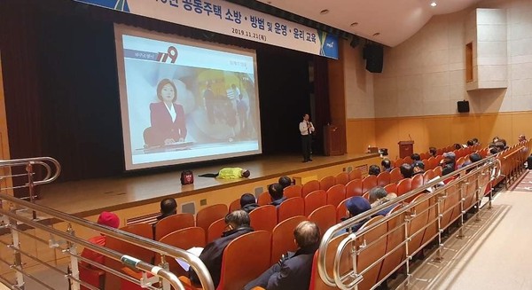 파주소방서는 공동주택 관리자와 입주자대표 등에게 지속적인 소방안전교육을 통한 자율대처 능력을 갖춘 화재안전 리더를 양성한다는 계획이다. (사진제공=파주소방서)