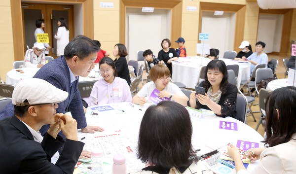 광명시는 지난해 6월 22일 시청대회의실에서 미세먼지 줄이기 시민토론회를 개최했다. (사진제공=광명시청)