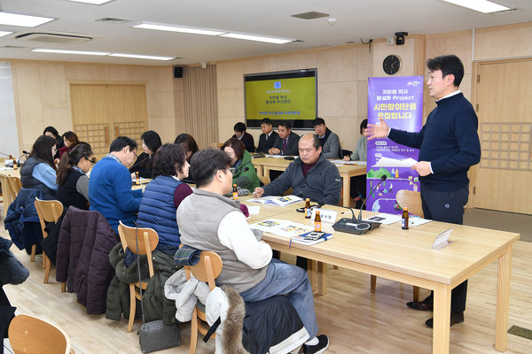 하남시는 지난 17일 시청 상황실에서 김상호 시장과 프로젝트팀 44명이 참여한 가운데 ‘시민과 함께 만드는 지하철 역사 활성화 프로젝트’를 개최했다. (사진제공=하남시장)