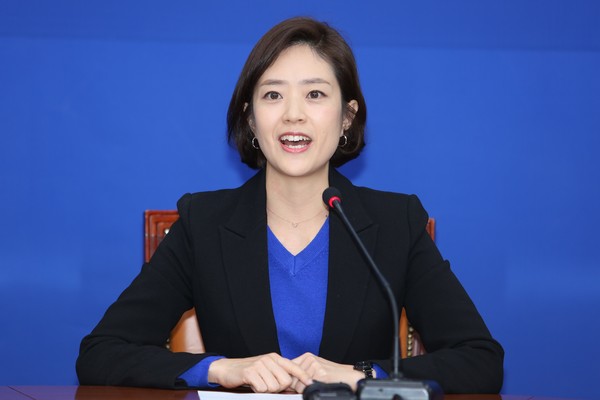 더불어민주당이 고민정 전 청와대 대변인과 이탄희 전 판사 등이 포함된 2차 전략공천지역 후보자를 발표했다. (사진=장민호 기자)