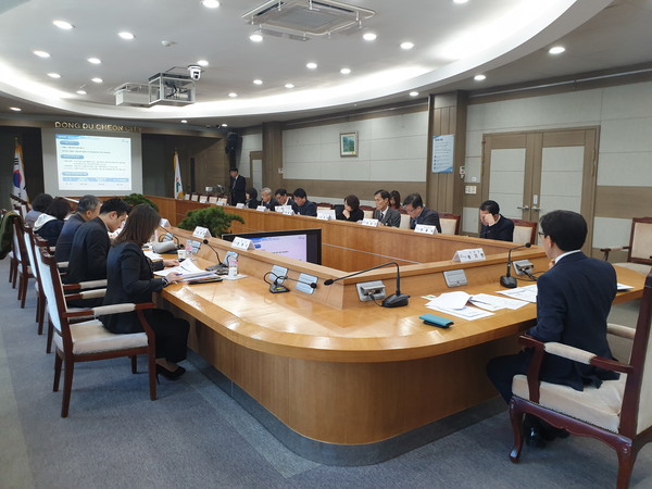 동두천시는 지난 18일 시청 상황실에서 인구정책위원회를 열고, 2020년 저출산·고령사회 정책 시행계획에 대해 심의·의결했다. (사진제공=동두천시청)