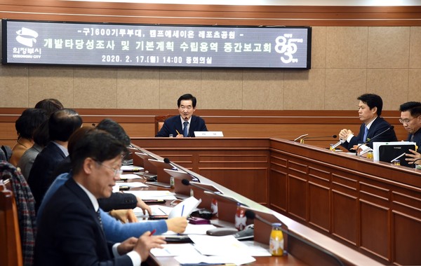 의정부시는 호원2동 소재 구)600기무부대 및 금오동 소재 캠프 에세이욘 레포츠공원의 현황과 개발 타당성을 검토하기 위해 지난 17일 개발타당성조사 및 기본계획 용역을 발주하고 중간보고회를 개최했다. (사진제공=의정부시청)