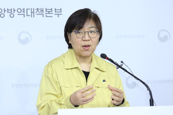 방역당국에 따르면 31번 환자는 의사의 권유를 거부한 채 신천지 모임과 예식장 등을 방문했다. 이 때문에 접촉자 수가 무려 1,160명에 달하는 것으로 알려졌다. (사진=장민호 기자)