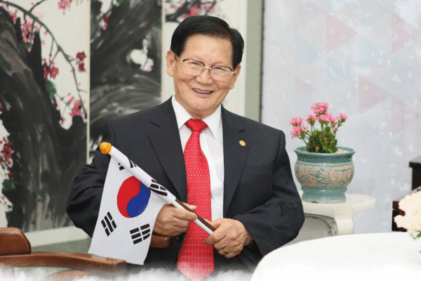 이만희 신천지예수교 증거장막성전 총회장이 이번 코로나19 사태와 관련, '마귀의 시험을 이기자'는 내용의 편지를 신도들에게 보냈다. (사진=신천지 제공)