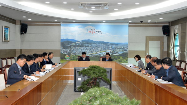 동두천시는 지난 20일 신규 사업계획을 발굴하고, 2021년 국도비 확보를 위한 전략회의를 개최했다. (사진제공=동두천시청)