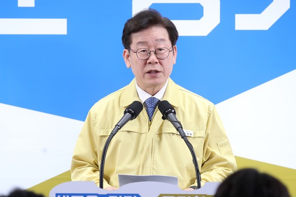 경기도가 도내 신천지 관련 시설을 강제봉쇄하고 집회를 금지하는 긴급행정명령을 내렸다. 사진은 지난 10일 브리핑 중인 이재명 경기도지사. (사진=경기도 제공)