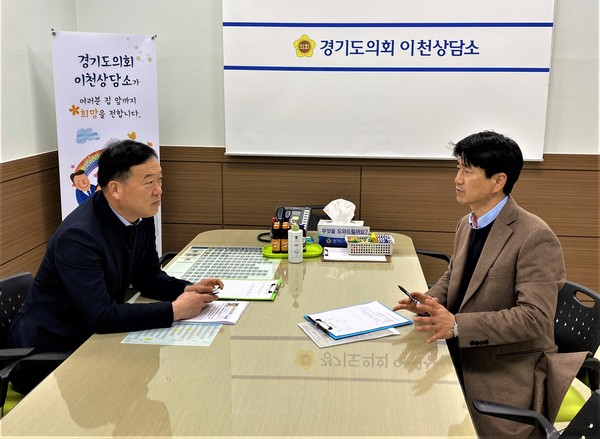 이천시의회 서학원 의원은 경기도의회 김인영 도의원과 협조하여 이천-잠실 광역버스 노선에 신둔정류장(도암IC)을 추가했다. (사진제공=이천시의회)