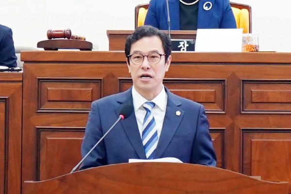 하남시의회가 성광학교 존치 요구 결의안을 채택했다. 사진은 결의안을 대표발의한 강성삼 부의장. (사진=하남시의회 제공)