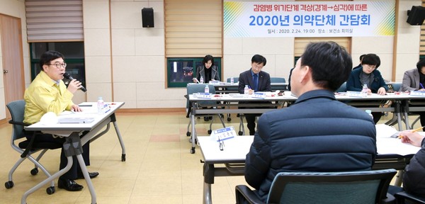 광주시는 코로나19 감염환자의 전국적 확산이 우려되고 있는 가운데 보건소 일반진료 및 건강증진 업무를 잠정 중단하고 선별진료소 기능보강 등 방역업무에 총력 대응키로 했다고 25일 밝혔다. (사진제공=광주시청)