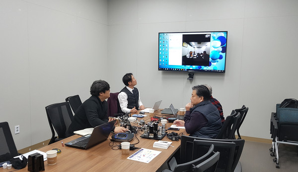 용인시디지털산업진흥원은 코로나19 확산으로 경제활동 위축 등의 어려움을 겪고 있는 소상공인을 위해 국가간 영상회의 시스템 등을 지원키로 했다. (사진제공=용인시청)