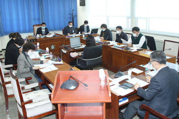 고양시의회는 코로나19 대응을 위해 오는 9일 개최되는 제240회 임시회 의사일정을 대폭 축소해 본회의 1일만 운영한다. (사진제공=고양시의회)
