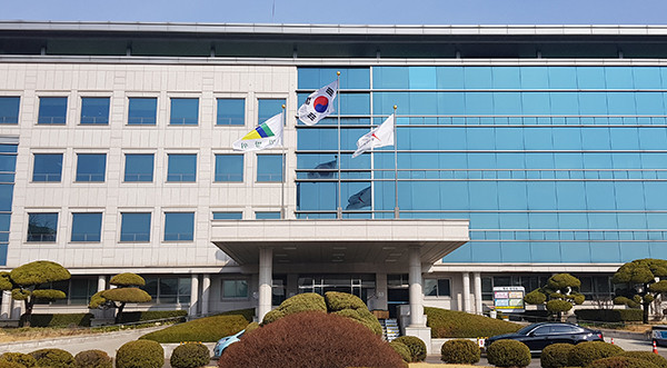 경기도교육청이 2일 교육부의 전국 유치원, 초·중·고교 추가 개학 연기 결정에 따라 후속 지원 방안을 마련해 시행한다. 사진은 경기도교육청 전경. (사진=중앙신문DB)