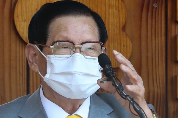 신천지 교주 이만희 씨가 경기도 과천보건소에서 진행한 코로나19 검사 결과 '음성' 판정을 받았다. (사진=사진공동취재단)
