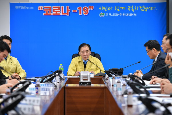 포천시는 지난 2일 5사단과 6공병여단 등 군부대와 마스크 전문생산업체 바이오플러스, 유일사 포천공장과 ‘코로나19 위기극복을 위한 운영지원’을 위한 협약을 맺고