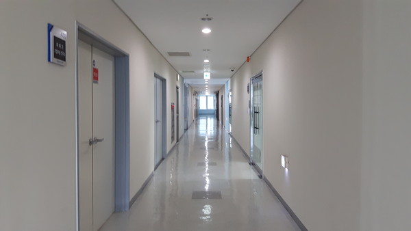 수원시가 3월부터 6개월 동안 수원시벤처기업지원센터에 입주한 기업의 월 임대료를 30% 인하한다. (사진제공=수원시청)
