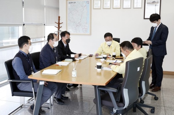 정윤모 기술보증기금 이사장은 6일 코로나19로 경영애로를 겪고 있는 대구·경북지역 8개 영업점을 방문해 현장상황을 점검하는 기회를 가졌다.(사진=기술보증기금)