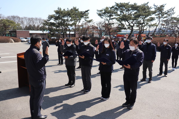한국도로공사 경기광주지사는 최근 직원 및 관련 업체 대표가 참석한 가운데 '청렴 선포식 및 다짐결의대회'를 가졌다. (사진제공=한국도로공사)
