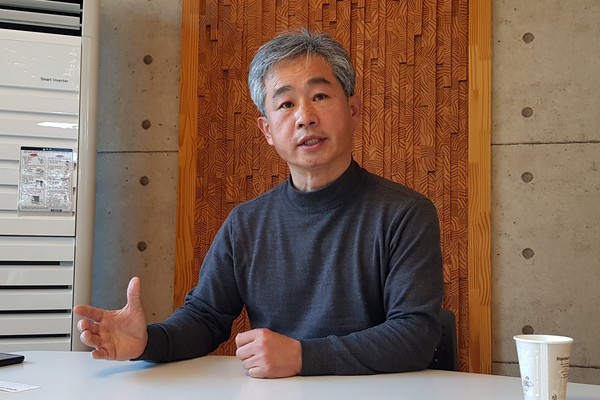 정창옥 화랑지킴이 시민행동 대표는 "생명안전공원을 무조건 반대하는 게 아니다"라며 "여러 대안을 제시해도 유가족들은 무조건 화랑유원지에 지어야 한다고 주장하고 있다"고 말했다. (사진=장민호 기자)