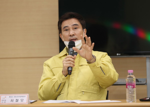 서철모 화성시장이 코로나19 사태로 생계에 직격탄을 맞은 자영업자, 소상공인, 중소기업, 사회적약자의 실질적인 구제를 위해 9일 중앙정부에 법령과 제도의 조속한 개정을 건의했다. (사진제공=화성시청)