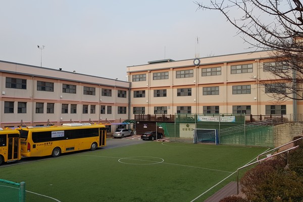 성광학교가 이전하지 않게 되더라도, 학생등은 주변 개발로 인한 소음과 분진 등을 견뎌야 한다. 또한, 개발이 끝난 뒤엔 지금과 같이 깨끗한 환경에서 공부할 수 없게 된다. (사진=장민호 기자)
