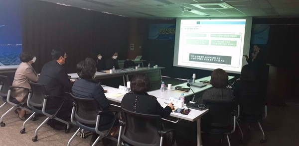 파주시는 지난 9일 여성의 역량을 강화하고, 여성의 관점과 요구를 반영해 성 평등한 지역사회를 만들기 위한 ‘여성친화도시 조성 연구용역 착수보고회’를 가졌다. (사진제공=파주시청)