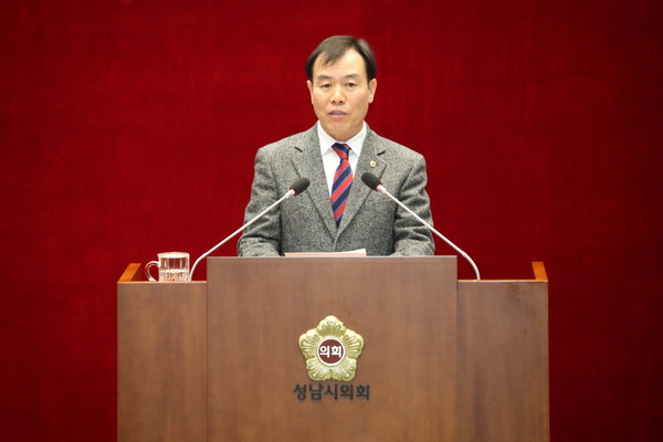 안극수 미래통합당 대표의원은 지난 11일 열린 성남시의회 제251회 임시회 본회의 5분발언에서 성남시 산하기관의 방만한 조직운영과 허술한 관리감독을 조목조목 지적했다. (사진제공=성남시의회)