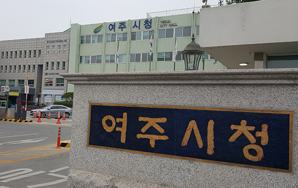 여주시가 코로나19 여파로 인한 위축된 지역경제 활성화를 위해 감염병 위기경보 격하 시까지 최대 2시간 상가와 전통시장 주변도로 주정차 단속을 한시적으로 유예한다고 16일 밝혔다. (사진=중앙신문DB)