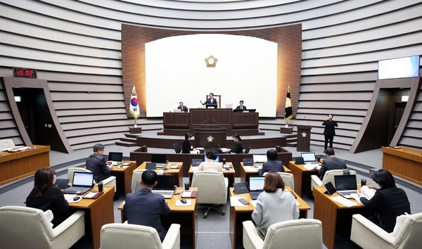 광주시의회는 17일 제1차 본회의 개의를 시작으로 23일까지 7일간 '제274회 광주시의회 임시회' 활동에 들어간다. (사진제공=광주시의회)