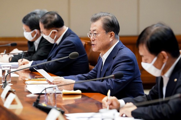 문재인 대통령이 19일 오전 청와대에서 제1차 비상경제회의를 주재하고 모두발언을 하고 있다. (사진=문재인 대통령 페이스북)