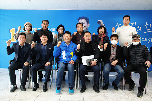 더불어민주당 송영길 의원(인천 계양구을)은 21일 계양테크노밸리와 관련된 주민 대표들을 만나 “원주민의 재정착률을 높이기 위해 노력하겠다”고 약속했다. (사진제공=송영길 의원실)